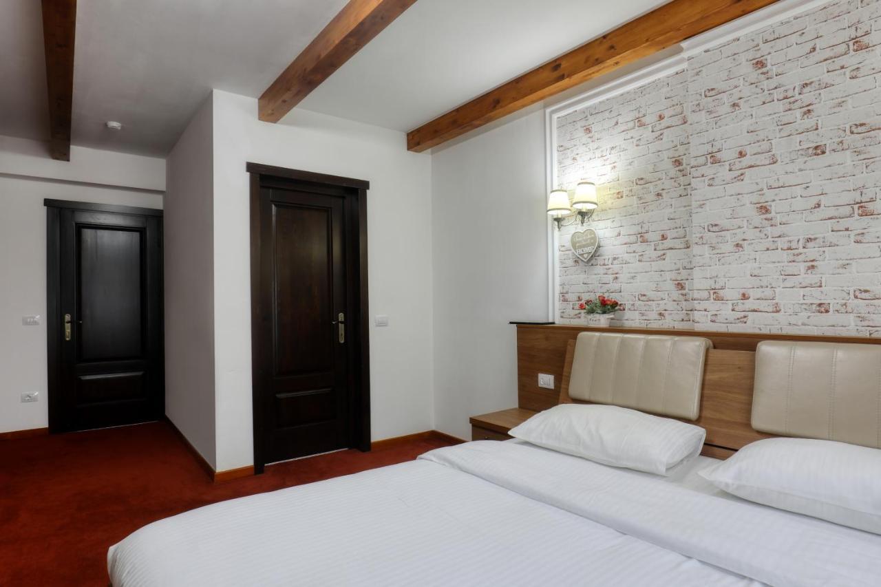 Hotel Ivascu Moisei Buitenkant foto